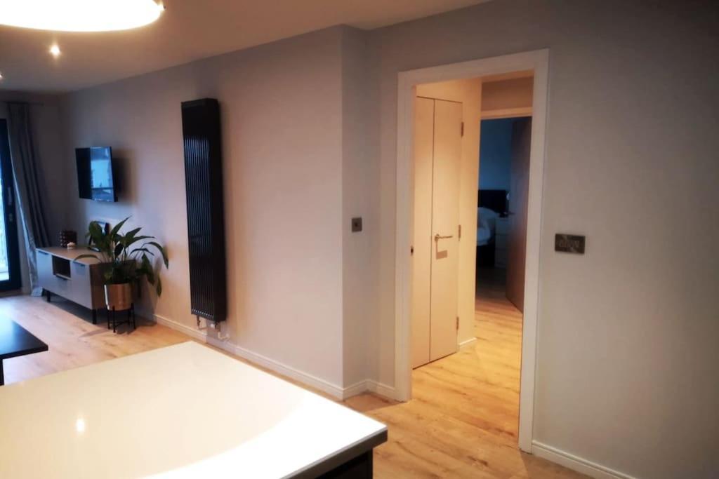 Luxury Close To Theatre, Barbican & 2 Kings Or 4 Single Beds Secure Covered Parking Apartment