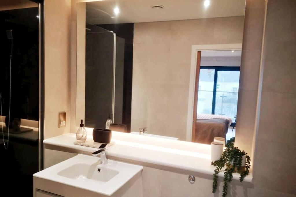 Apartment Luxury Close To Theatre, Barbican & 2 Kings Or 4 Single Beds Secure Covered Parking *