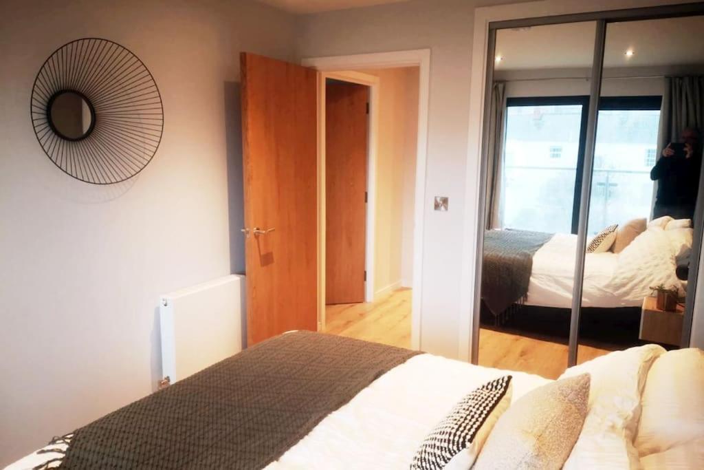 Apartment Luxury Close To Theatre, Barbican & 2 Kings Or 4 Single Beds Secure Covered Parking Plymouth