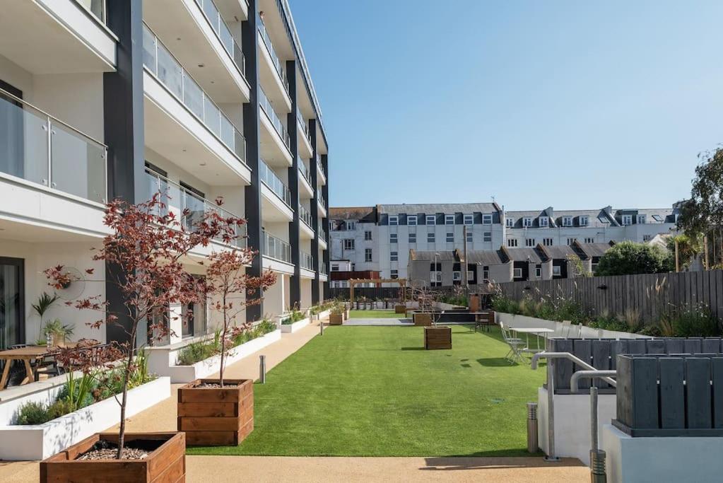 Apartment Luxury Close To Theatre, Barbican & 2 Kings Or 4 Single Beds Secure Covered Parking *